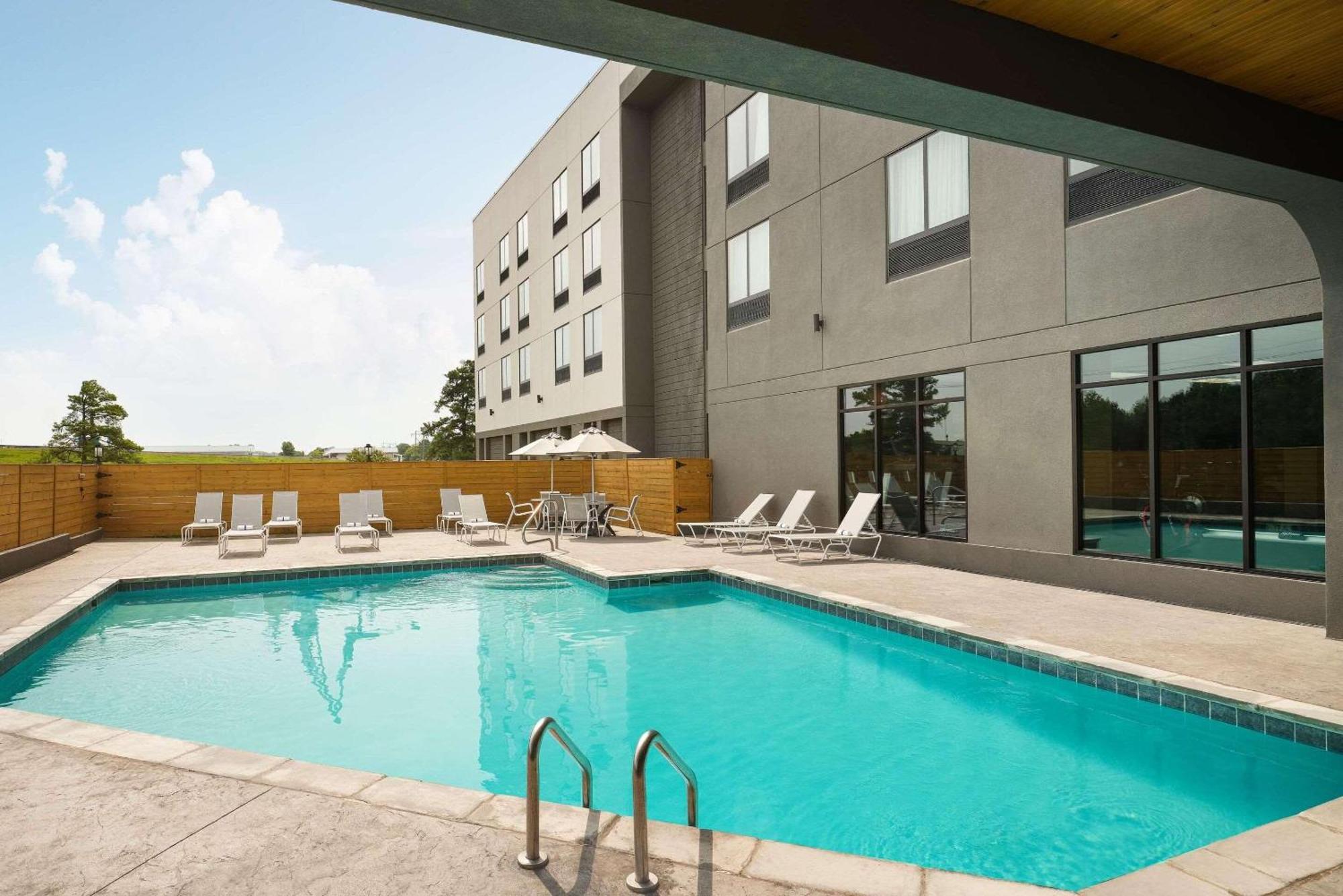 Radisson Hotel West Memphis Exterior photo